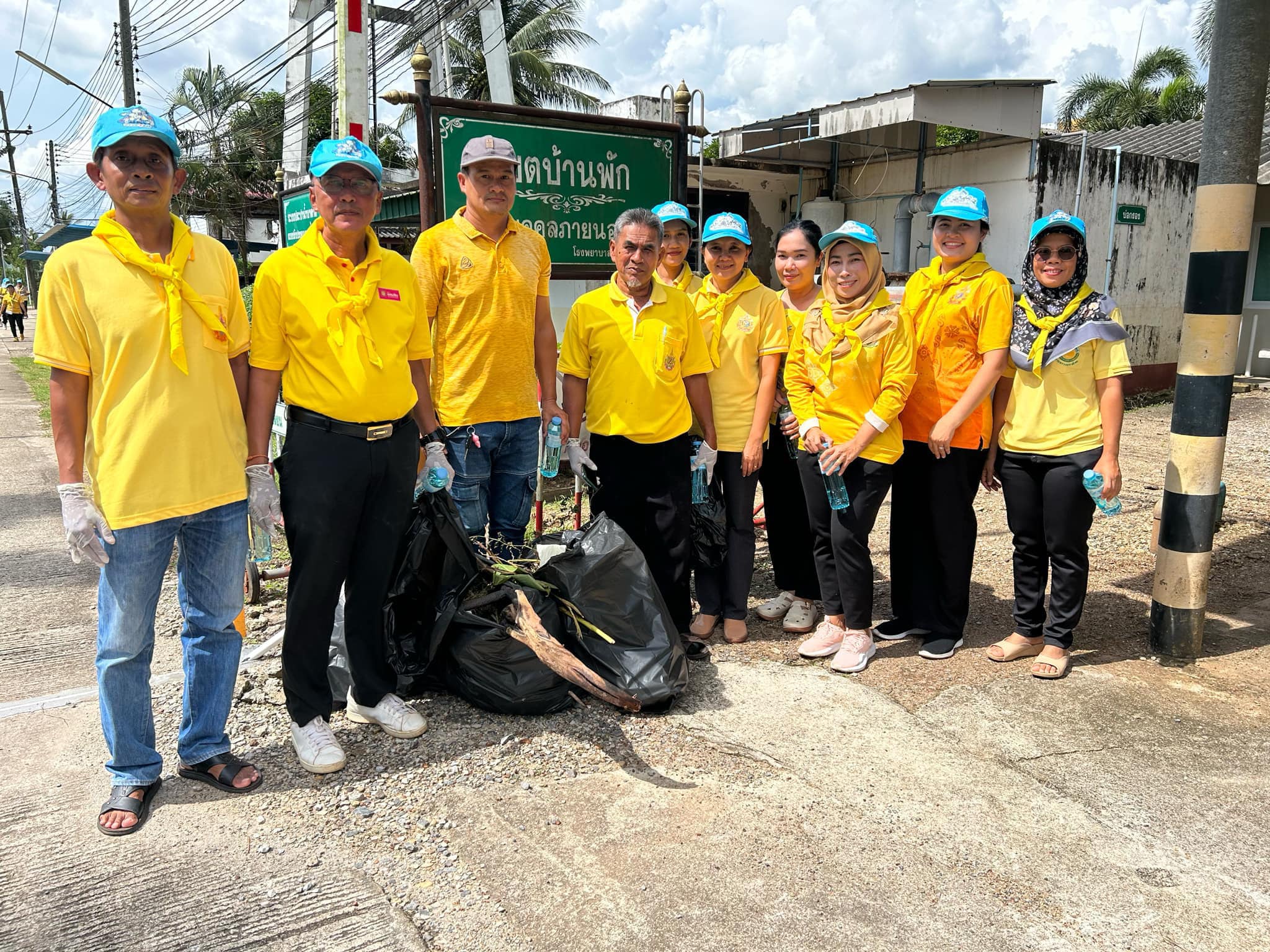 พนักงานองค์การบริหารส่วนตำบลสุโสะ เข้าร่วมกิจกรรมจิตอาสาปรับภูมิทัศน์  เนื่องในวันมหิดล (วันคล้ายวันสวรรคต สมเด็จพระมหิตลาธิเบศร อดุลยเดชวิกรม พระบรมราชชนก)
📍ณ โรงพยาบาลปะเหลียน หมู่ที่ 5 ตำบลท่าข้าม อำเภอปะเหลียน จังหวัดตรัง